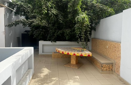 Medina Casa | Villa de 4 Chambres à Louer au Point E, Dakar