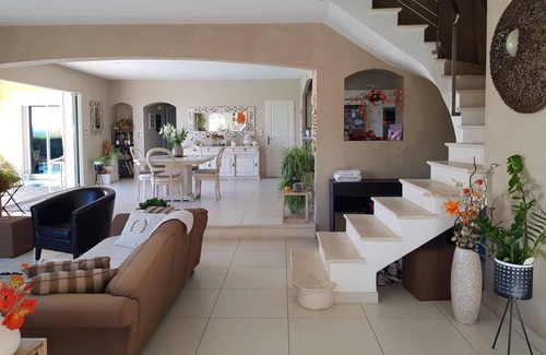 Cadenet Casa | Villa de Caractère Avec Piscine