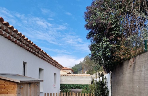 Saint-Chamas Casa | Villa de Charme à Saint-chamas au Bord de L'étang