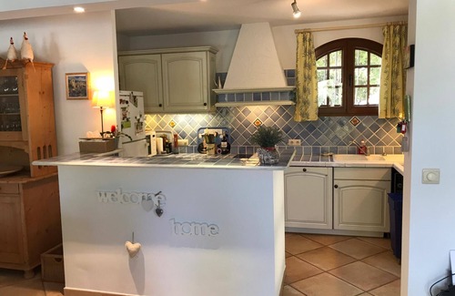 Lorgues Villa | Villa De Charme, piscina, 3 dormitorios, 980 m del centro