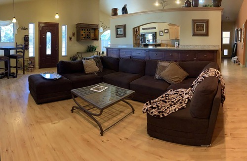 Pahrump Casa | VILLA DE FLORENZA custom home with pool and jacuzzi on fenced acre