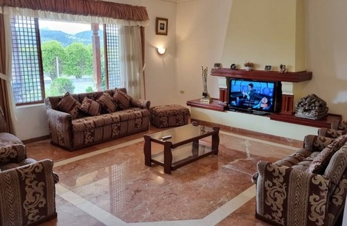 Cuenca Casa | Villa de Lujo a 15 minutos del Centro Histórico de Cuenca