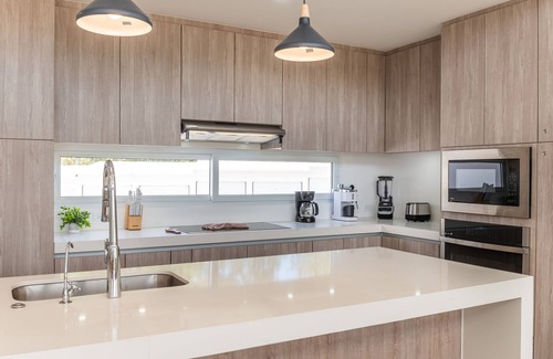 Playa Avellanas Casa | Villa de Piña: Brand New, 2 Min Drive to Surf & Sunsets @ Playa Avellanas
