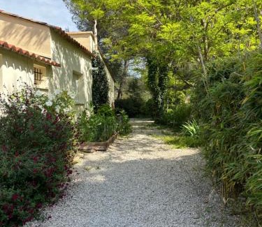 Villeneuve-les-Avignon Villa | Villa de vacances nichée dans la Garrigues, à 10 minutes d'Avignon