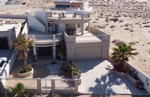 San Felipe Casa | Villa del Mar, casa mediterránea de tres dormitorios frente a la playa con piscina privada