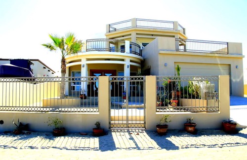 San Felipe Casa | Villa del Mar, casa mediterránea de tres dormitorios frente a la playa con piscina privada