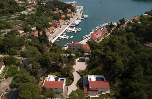 Rogac Casa | Villa del Mar - LUXURY VILLA with POOL & GARDEN