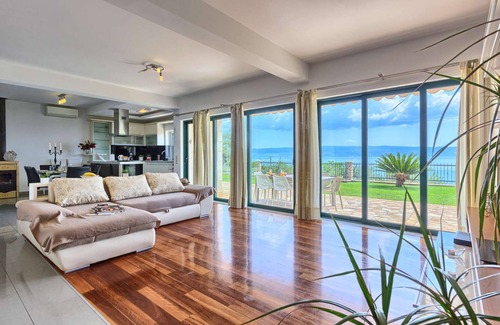 Jesenice Villa | Villa Del Mare - con nueve habitaciones, piscina, jacuzzi, sauna, parque infantil