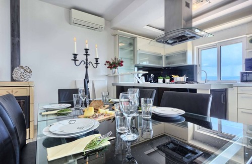 Jesenice Villa | Villa Del Mare - con nueve habitaciones, piscina, jacuzzi, sauna, parque infantil