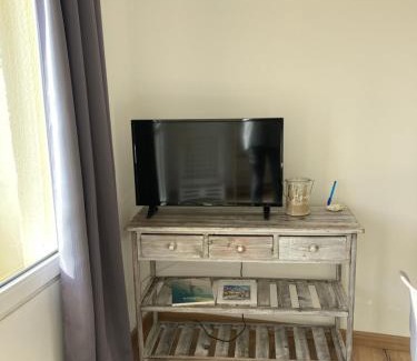 La Flotte Apartamento | Villa del Re 2 face à la piscine