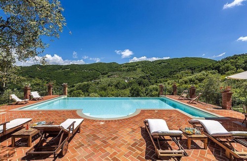 Monsummano Terme Villa | Villa Deliziosa: una antigua granja característica y acogedora en dos plantas rodeada de vegetación.