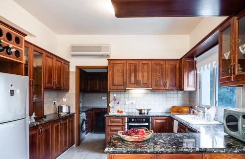 Argaka Villa | VILLA DEMETRA (4 habitaciones con baño privado, Wi-Fi, impresionantes vistas, barbacoa, baño privado). Piscina)
