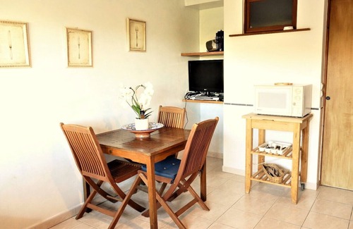 Bormes-Les-Mimosas Apartamento | Villa des Cyprès property magnificent secure and peaceful private parking lot