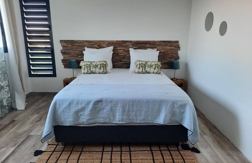 Grande Anse Cama Y Desayuno | Villa Des Oliviers is a jewel nestled at the gateway to the wild south.