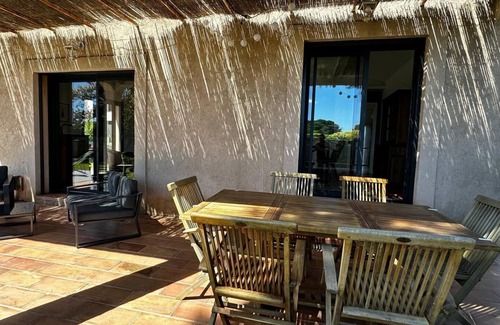 Juvignac Villa | Villa des Oliviers : les Oiseaux, la Piscine...la Ville et la mer Juste à Côté