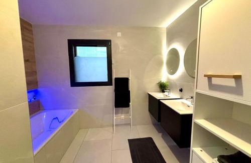 Seyssel Villa | Villa design avec jardin et espaces lumineux