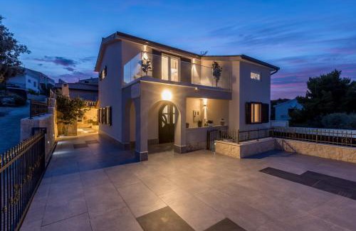 Sevid Villa | Villa Desire with private pool and sea view