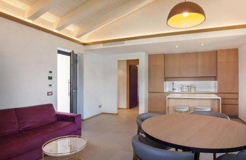 Brenzone sul Garda Apartamento | Villa Divina22- APT Icona con piscina e vista lago