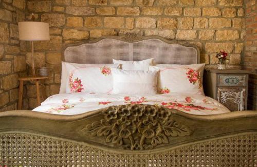Saints Constantine and Helena Casa | Villa Dolce Vita - Vintage