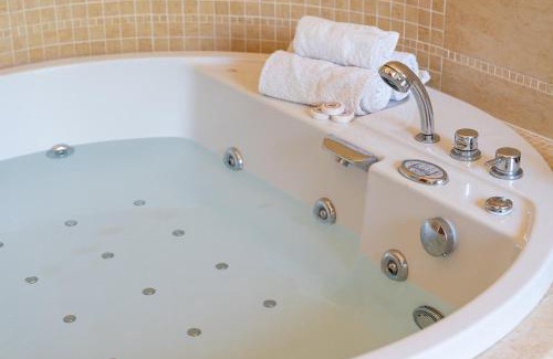 Lapedona Casa | Villa Dolce Vita - Vista Colline, Jacuzzi, 3Suites & 5min dal mare
