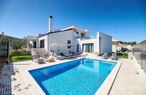 Kastel Villa | Villa Dolcea