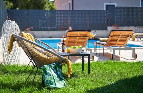 Kastel Villa | Villa Dolcea