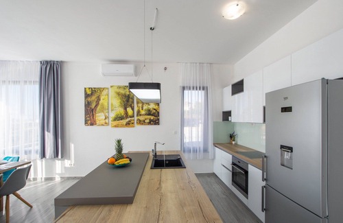 Mravince Villa | Villa Domenica with Heated Pool