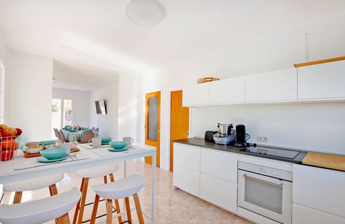 Calas de Mallorca Chalet De Esquí | Villa Domingos, una cómoda casa de vacaciones con piscina privada y barbacoa en Cales de Mallorca