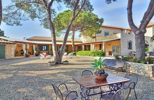 Licata Apartamento | Villa Donzella Piccola, fully refundable with voucher*: An elegant and welcoming apartment that is part of a villa which faces the sun and the sea, with Free WI-FI.