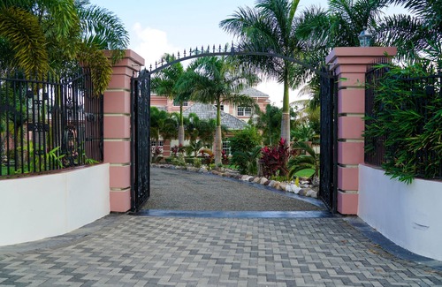 Mammee Bay Villa | VILLA DORA MAE ES UNA ACLAMACIÓN DE ELEGANCIA Y SOFISTICACIÓN!