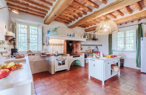 Orentano Villa | Villa Drago