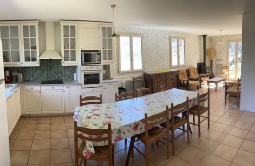 Chambon-sur-Lac Cabaña | Gîte-Villa-Vista a la Montana-Baño en la habitacion