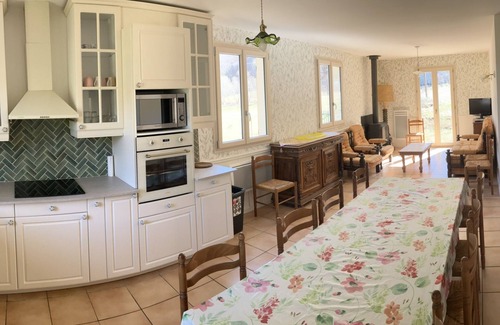Chambon-sur-Lac Cabaña | Gîte-Villa-Vista a la Montana-Baño en la habitacion