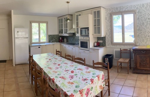 Chambon-sur-Lac Cabaña | Gîte-Villa-Vista a la Montana-Baño en la habitacion
