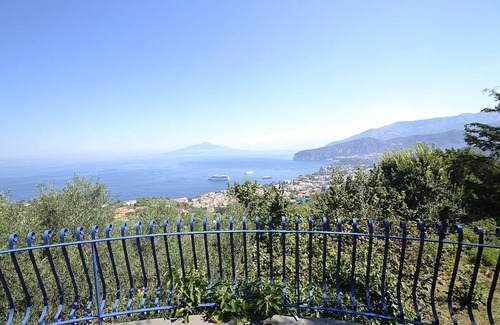 Priora Villa | Villa Dulcibella: Una espléndida villa ubicada en una colina.