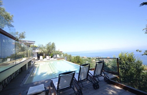 Priora Villa | Villa Dulcibella: Una espléndida villa ubicada en una colina.