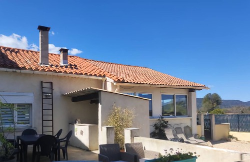 Neoules Casa | Villa Duplex Avec Piscine Partagée