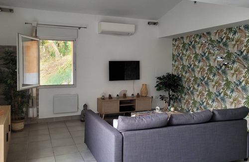 Neoules Casa | Villa Duplex Avec Piscine Partagée