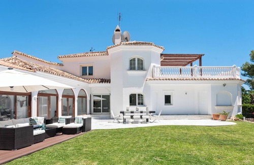 Urbanización Hacienda las Chapas Villa | Villa El Magico | Ref. #41