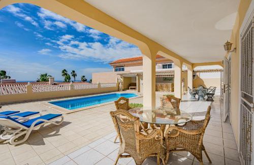 Callao Salvaje Villa | Villa El Yuka with heated pool