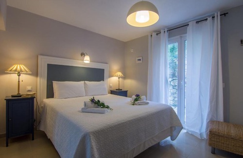 Ieromonachos Apartamento | Villa Elaia Suites and Apartments No.3 & No.4 & No.5 & No.6 & No.7