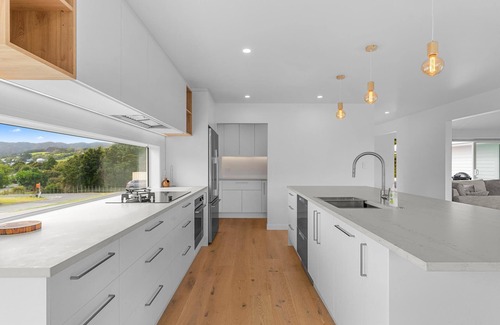 Langs Beach Casa | Villa Elena - Brand new, sunny, well-appointed holiday home, walking to beach