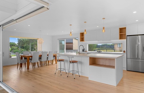 Langs Beach Casa | Villa Elena - Brand new, sunny, well-appointed holiday home, walking to beach