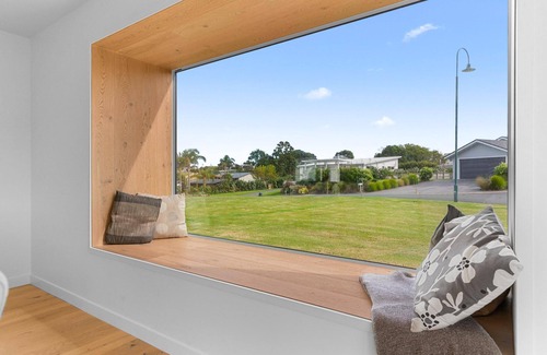 Langs Beach Casa | Villa Elena - Brand new, sunny, well-appointed holiday home, walking to beach
