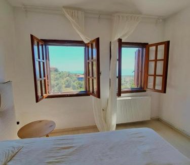 Parthenonas Apartamento | Villa Elena - Renovated Gem with Stunning Sea Views
