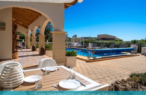 Pinar del Advocat Villa | Villa Eliana un hogar creativo con gran piscina