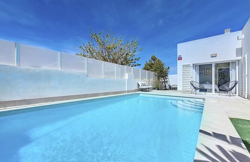 Mar de Cristal Villa | Villa con piscina privada y jardín.