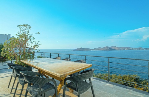 Geris Villa | Villa Ella with a Seaview