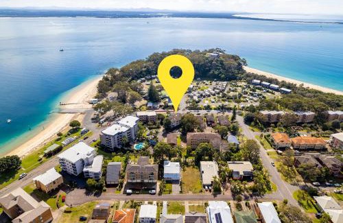 Nelson Bay Apartamento | Villa Ellisa, 1 10 Columbia Cl -ground floor unit with beautiful water views & across from the water