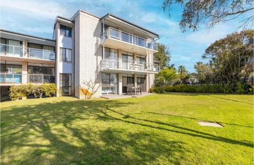 Nelson Bay Apartamento | Villa Ellisa, 1 10 Columbia Cl -ground floor unit with beautiful water views & across from the water